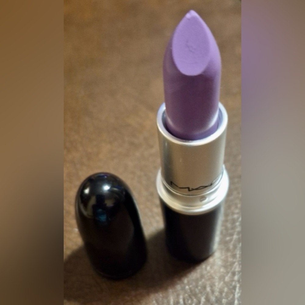 MAC LIPSTICK shade LURED IN